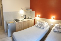 Noclegi-Brzeziny-Greys-Pokoj-B1-2