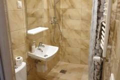 Noclegi-Brzeziny-Greys-Pokoj-B1-4